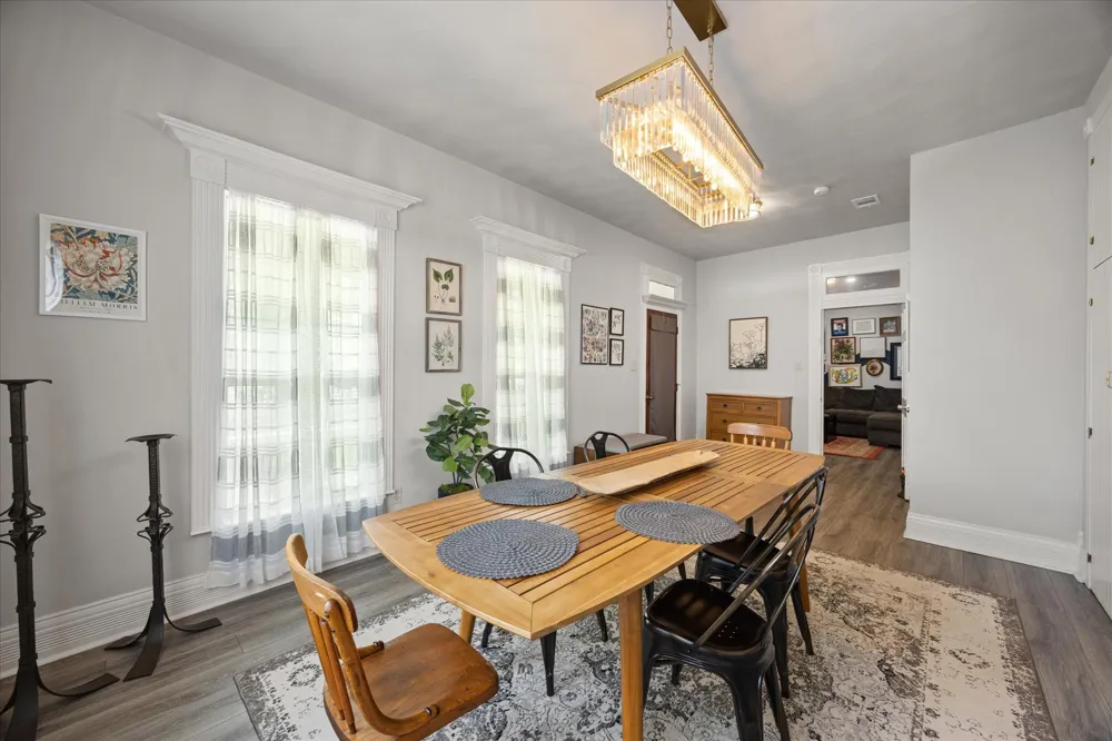 1002 W Pearl Street Granbury, TX 76048