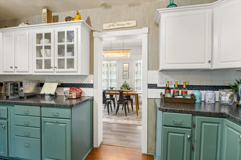 1002 W Pearl Street Granbury, TX 76048