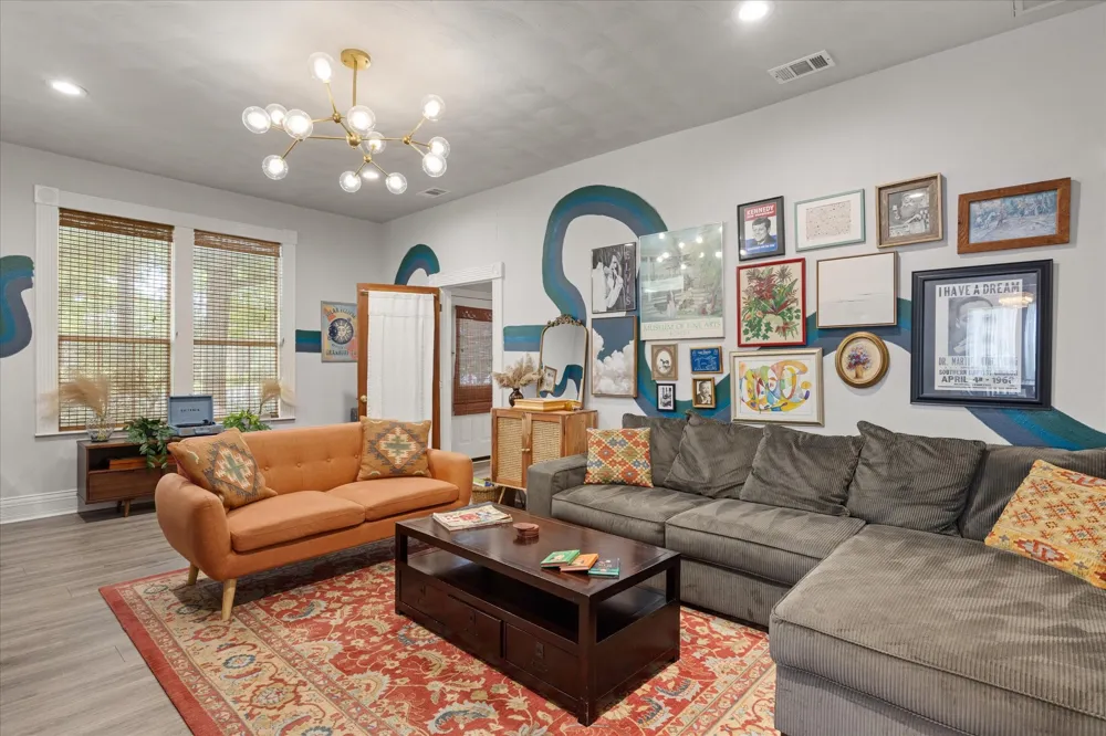 1002 W Pearl Street Granbury, TX 76048