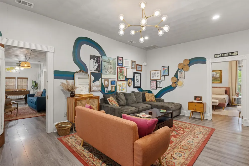 1002 W Pearl Street Granbury, TX 76048