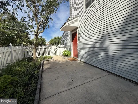 462 CEDAR HOLLOW DRIVE