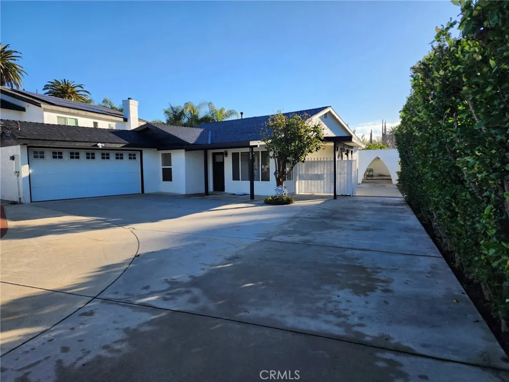 8132 Hatillo Los Angeles, CA 91306