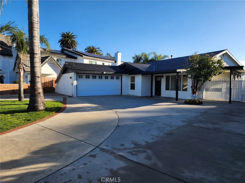 8132 Hatillo Los Angeles, CA 91306