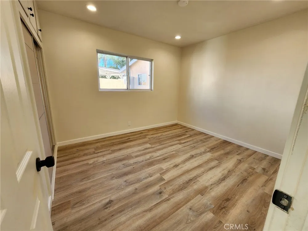 8132 Hatillo Los Angeles, CA 91306