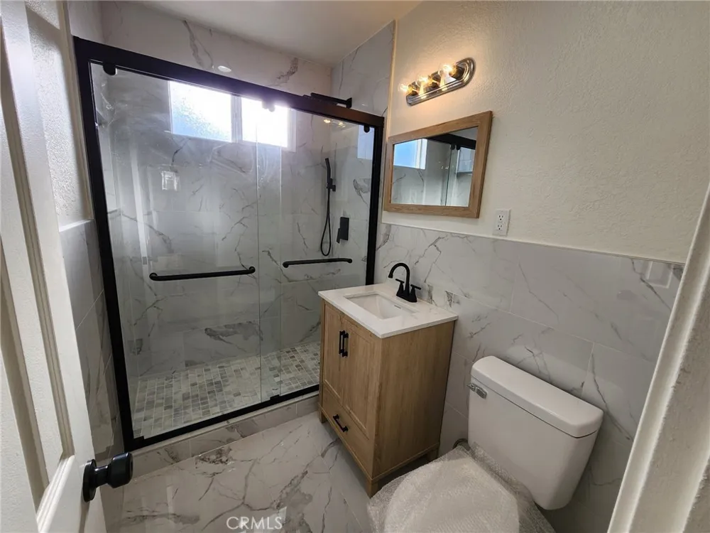 8132 Hatillo Los Angeles, CA 91306