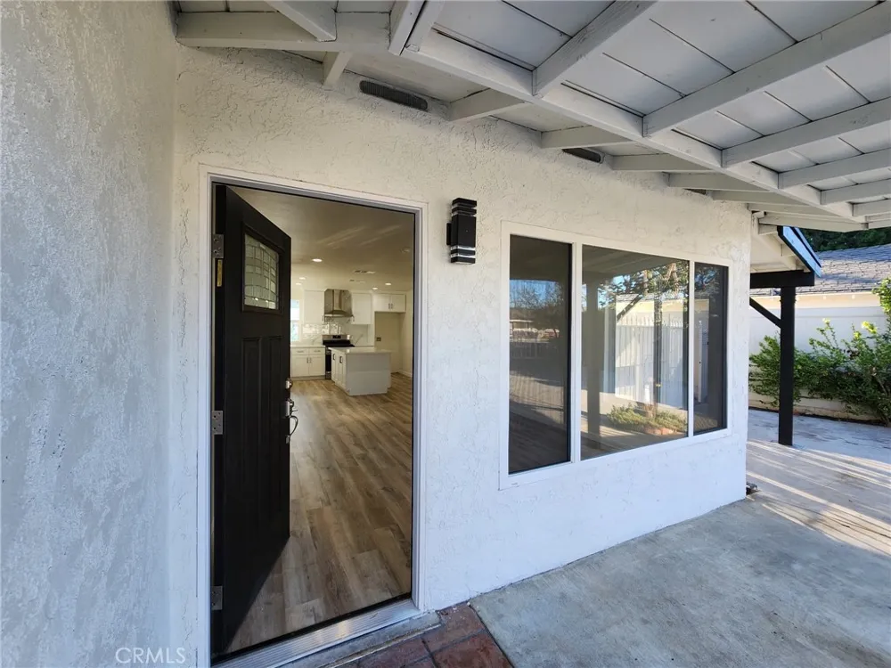 8132 Hatillo Los Angeles, CA 91306