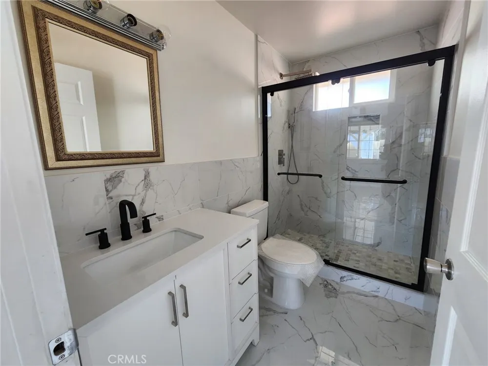 8132 Hatillo Los Angeles, CA 91306
