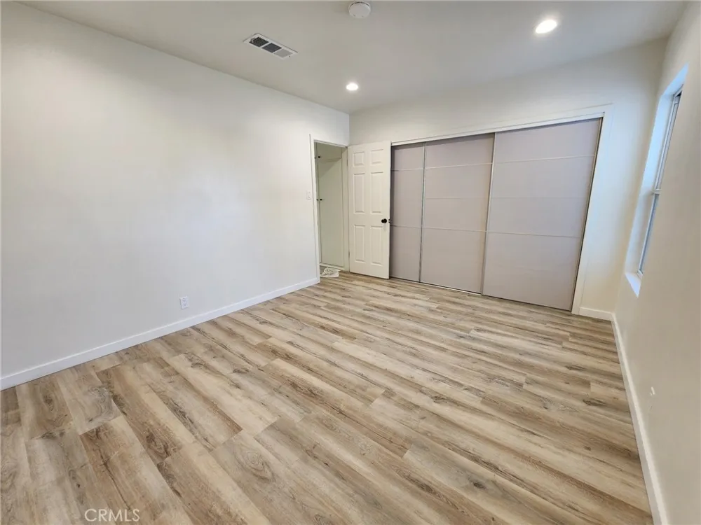 8132 Hatillo Los Angeles, CA 91306