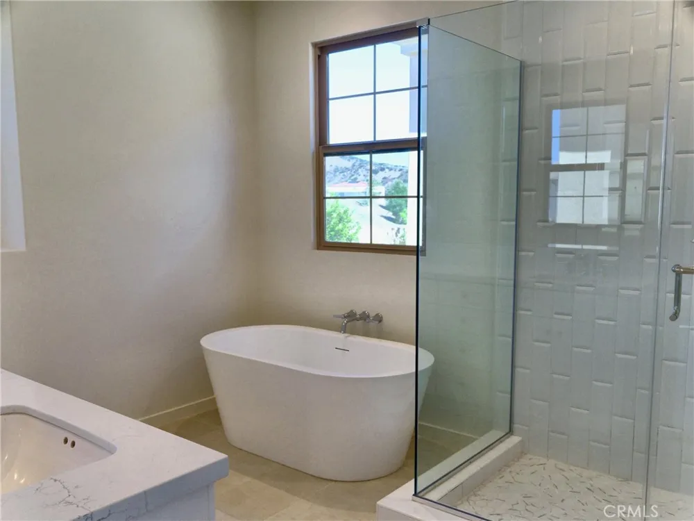 112 Newburry Irvine, CA 92618