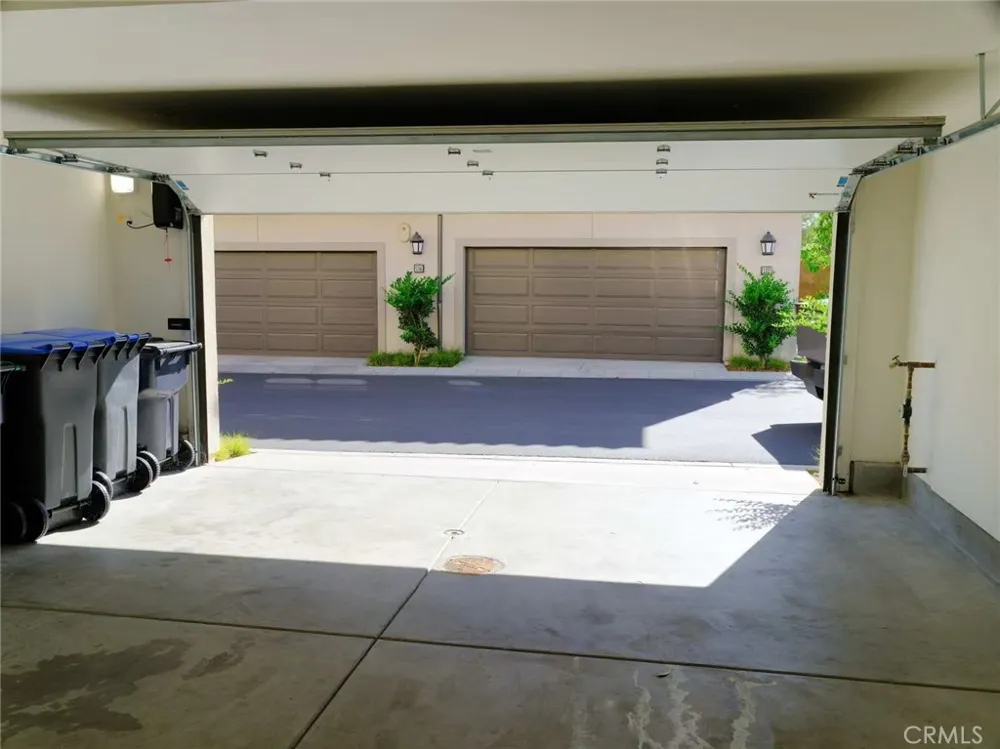 112 Newburry Irvine, CA 92618
