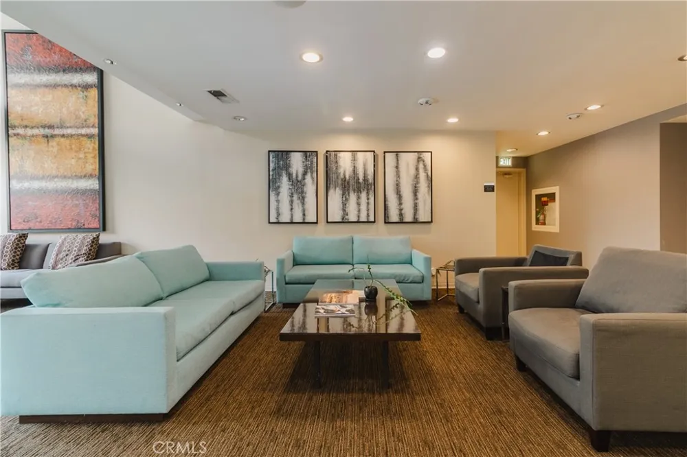 7250 Franklin #1008 Los Angeles, CA 90046