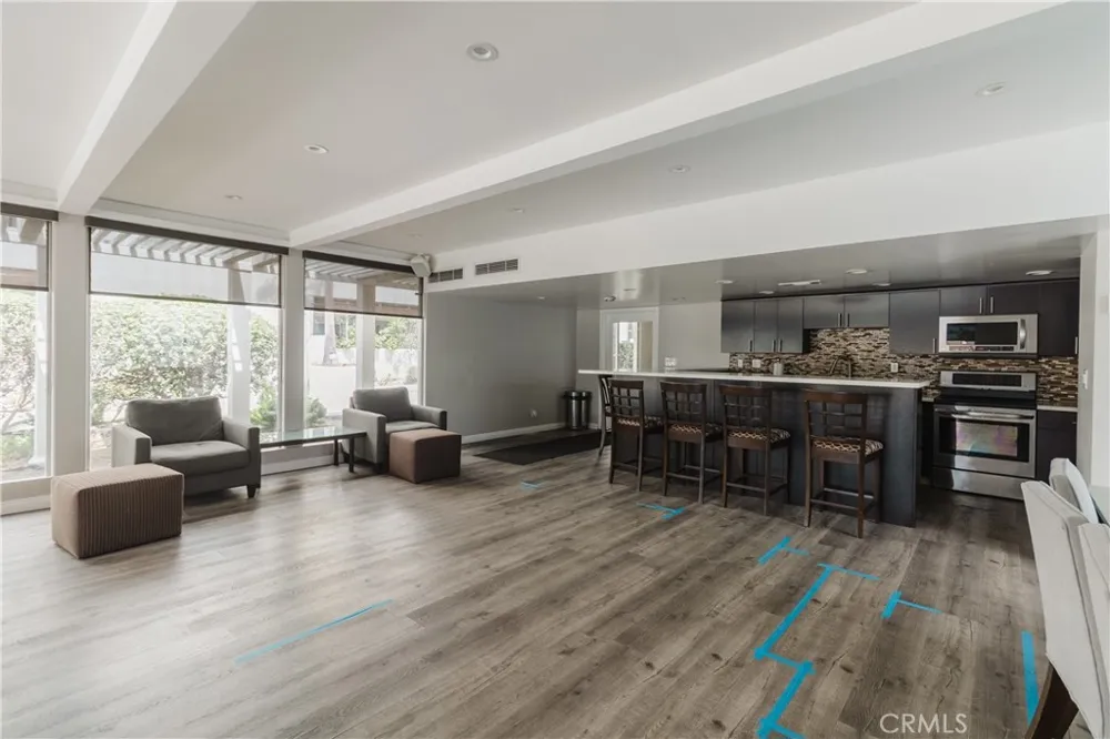 7250 Franklin #1008 Los Angeles, CA 90046