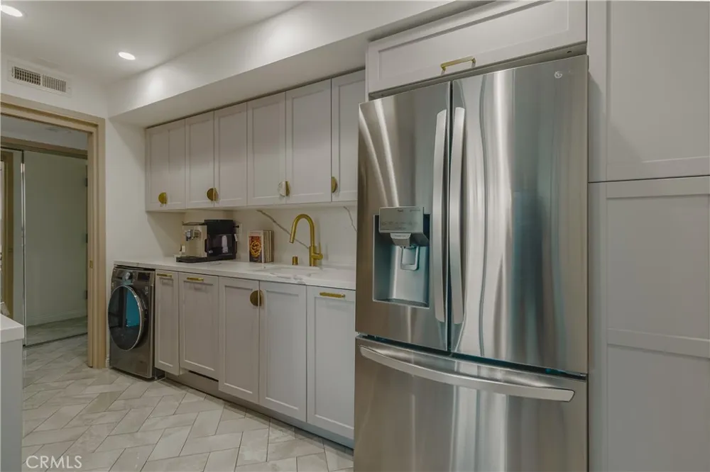 7250 Franklin #1008 Los Angeles, CA 90046