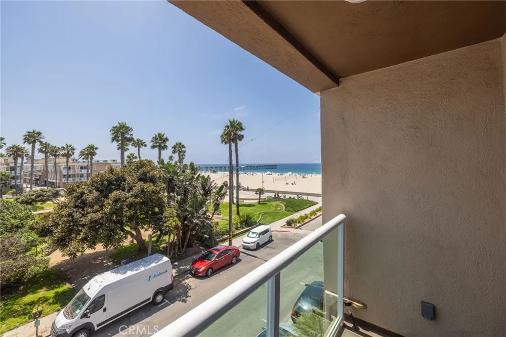 15 15th Street #19 Hermosa Beach, CA 90254