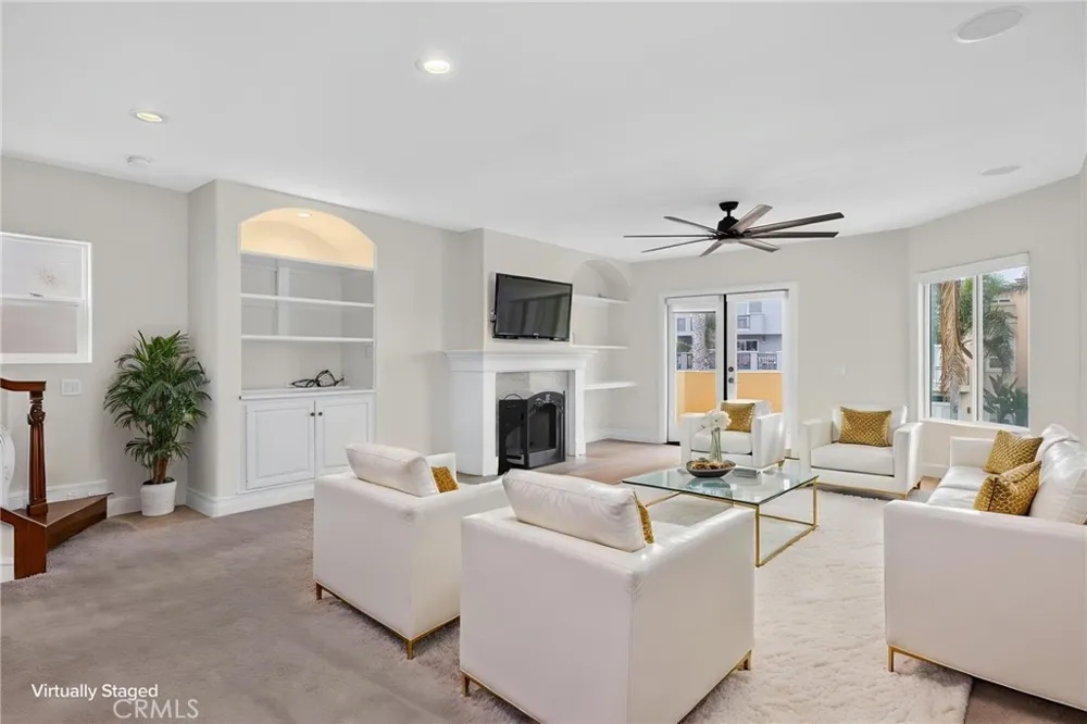 207 18th Street Huntington Beach, CA 92648