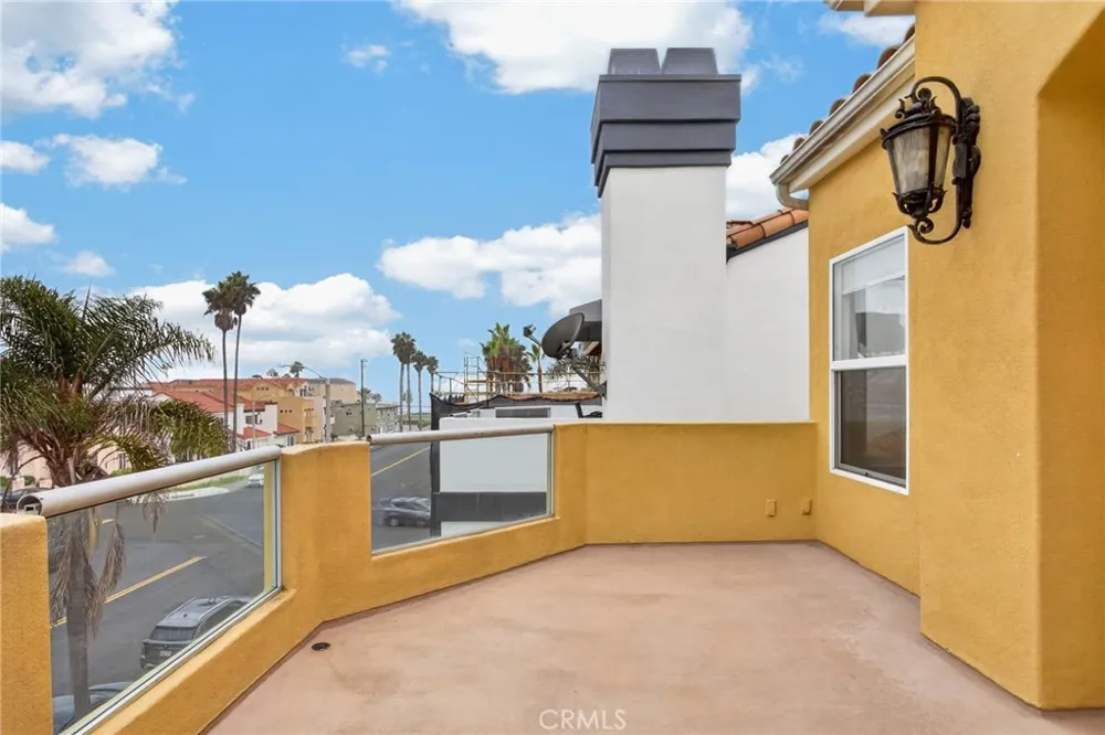 207 18th Street Huntington Beach, CA 92648