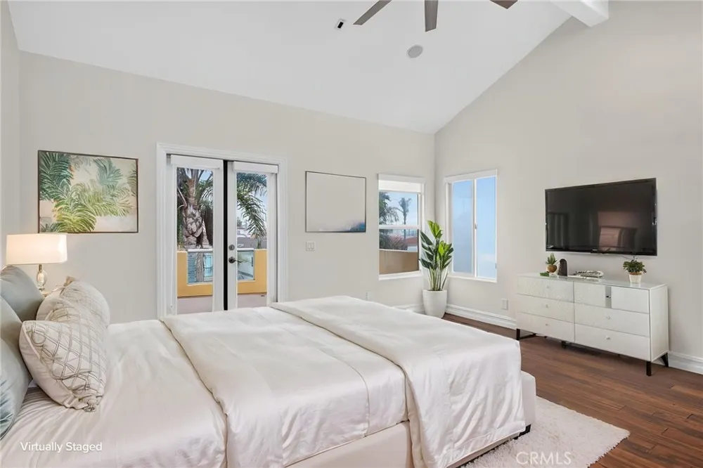 207 18th Street Huntington Beach, CA 92648