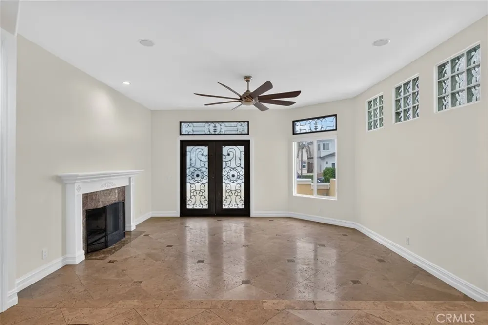 207 18th Street Huntington Beach, CA 92648
