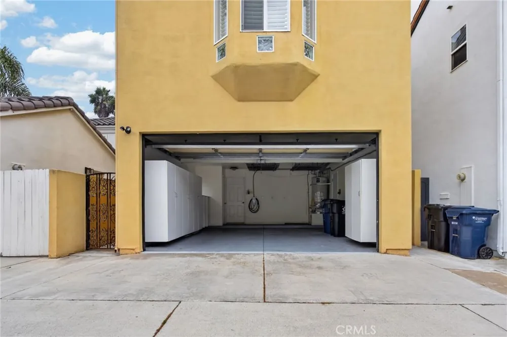 207 18th Street Huntington Beach, CA 92648