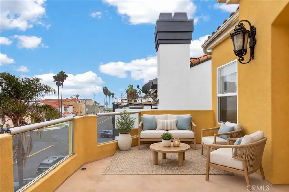 207 18th Street Huntington Beach, CA 92648