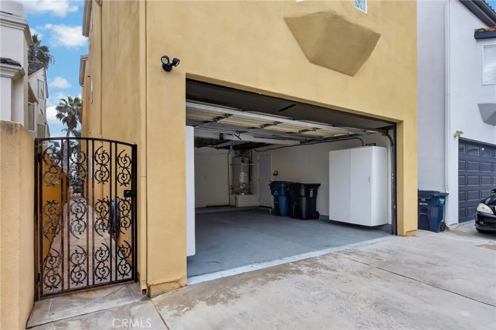 207 18th Street Huntington Beach, CA 92648