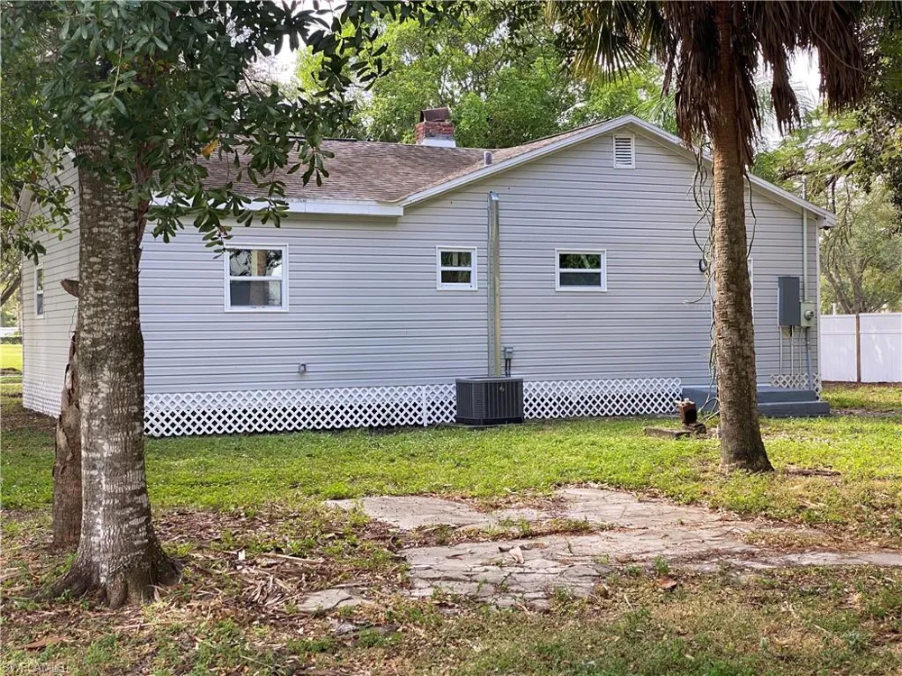 2371 Lafayette Street Fort Myers, FL 33901