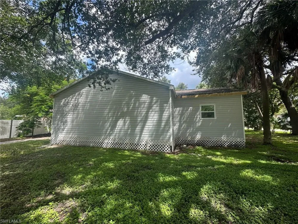 2371 Lafayette Street Fort Myers, FL 33901