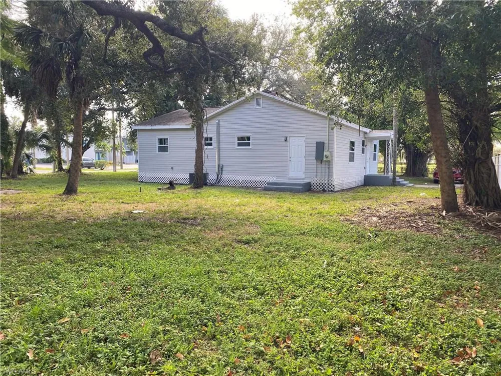 2371 Lafayette Street Fort Myers, FL 33901