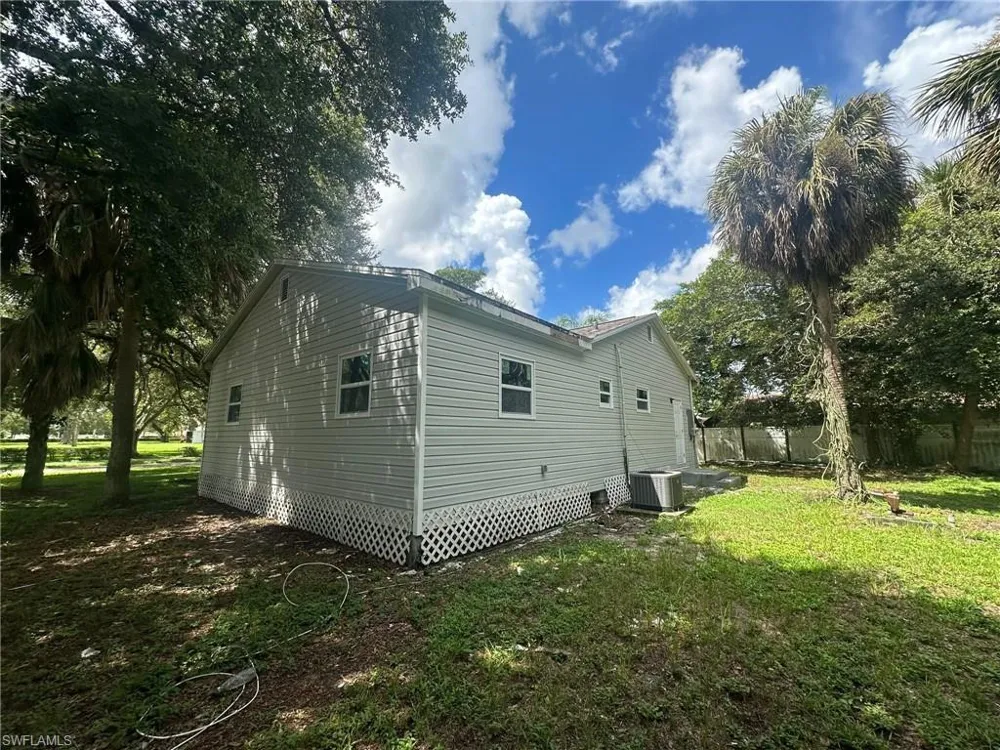 2371 Lafayette Street Fort Myers, FL 33901