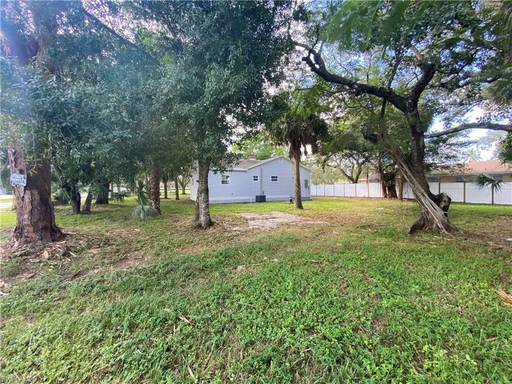2371 Lafayette Street Fort Myers, FL 33901