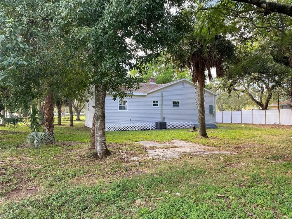 2371 Lafayette Street Fort Myers, FL 33901