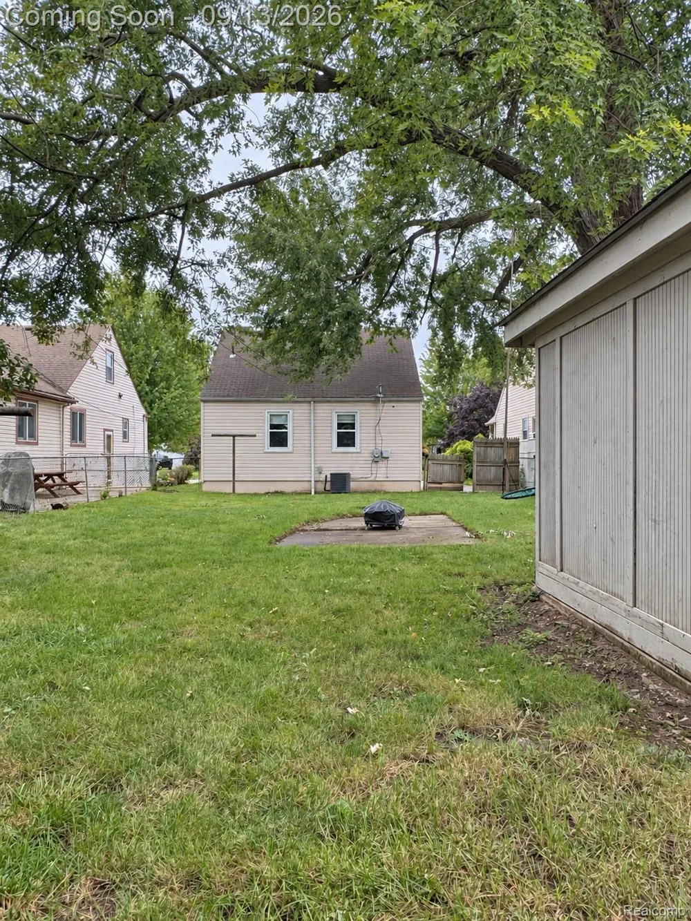 820 Cloverlawn Boulevard Lincoln Park City, MI 48146