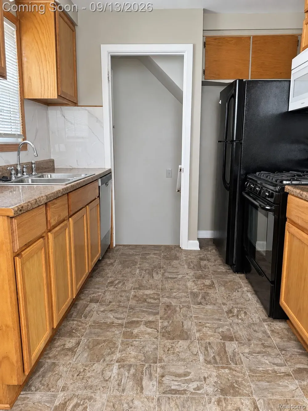 820 Cloverlawn Boulevard Lincoln Park City, MI 48146