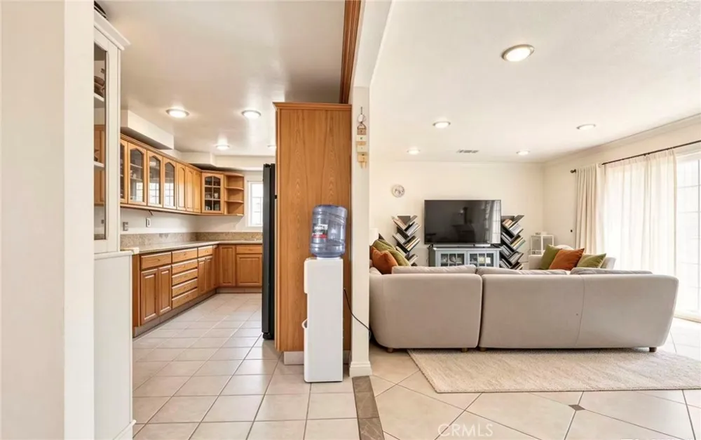 15102 starboard Garden Grove, CA 92843