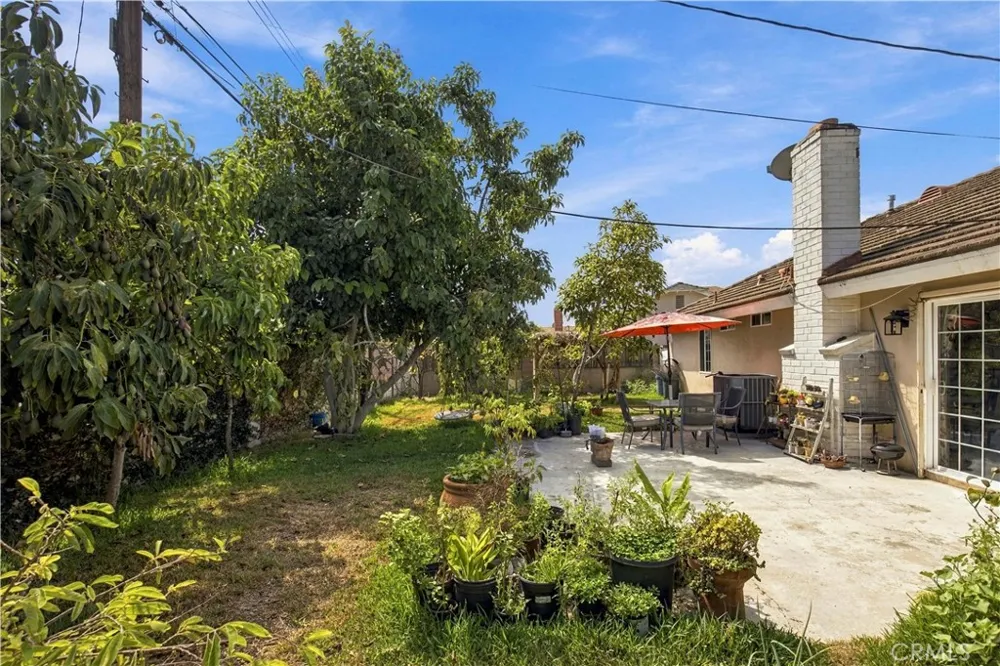 15102 starboard Garden Grove, CA 92843