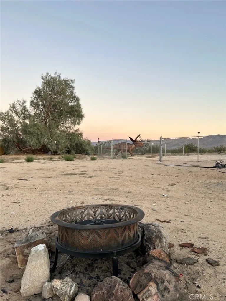 65076 E Broadway Joshua Tree, CA 92252
