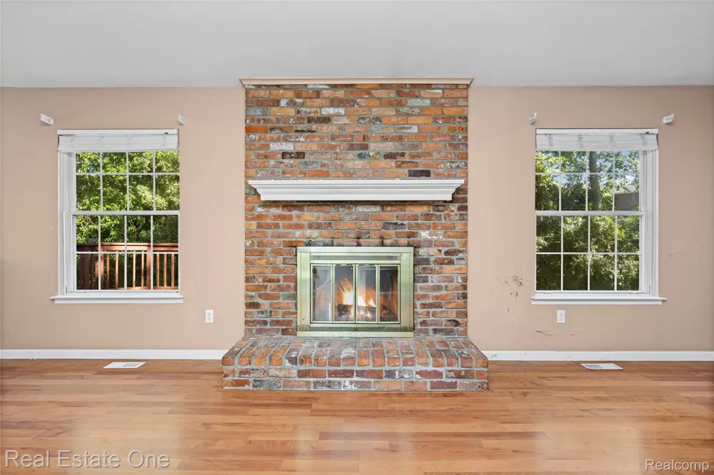 6159 Bay Court Waterford Charter Township, MI 48327