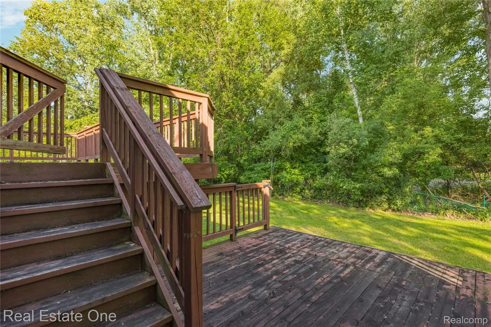 6159 Bay Court Waterford Charter Township, MI 48327