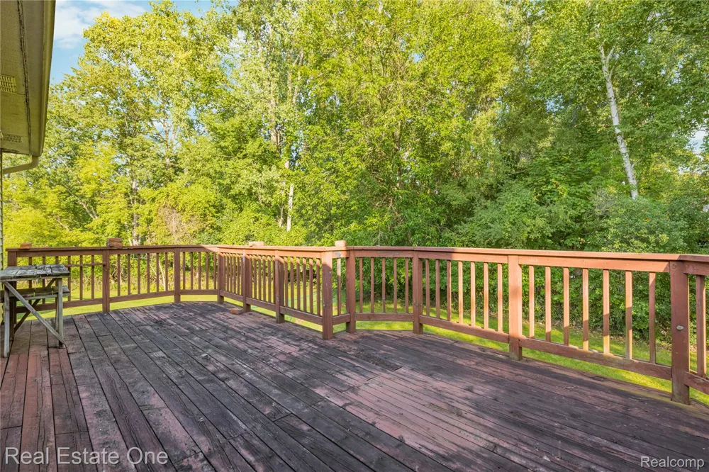 6159 Bay Court Waterford Charter Township, MI 48327