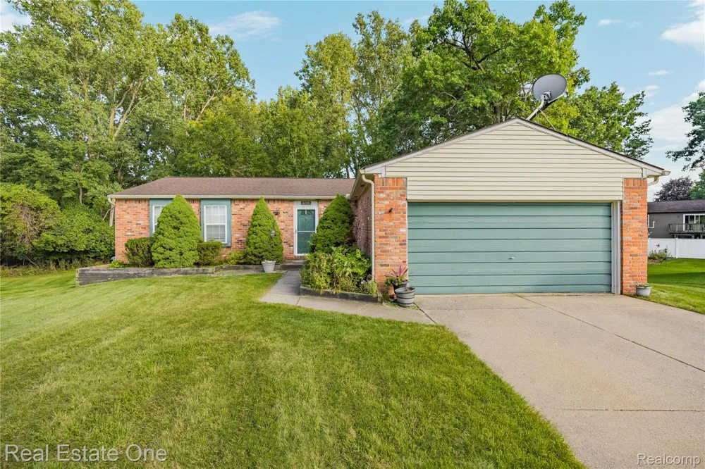 6159 Bay Court Waterford Charter Township, MI 48327