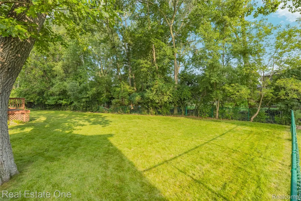 6159 Bay Court Waterford Charter Township, MI 48327