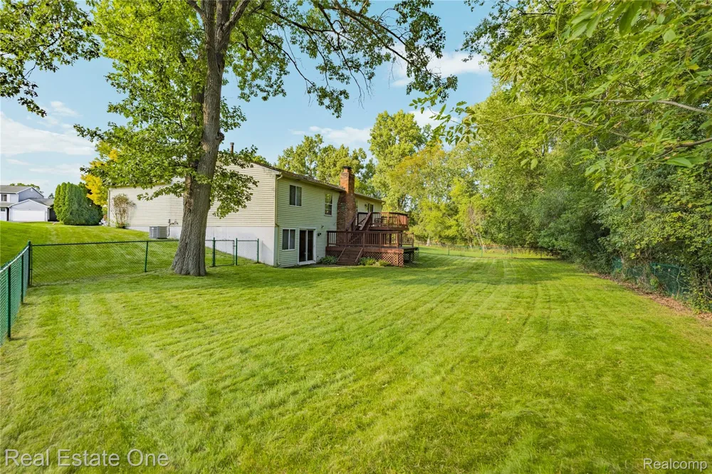 6159 Bay Court Waterford Charter Township, MI 48327