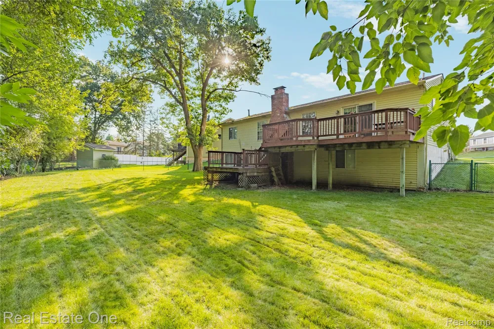 6159 Bay Court Waterford Charter Township, MI 48327