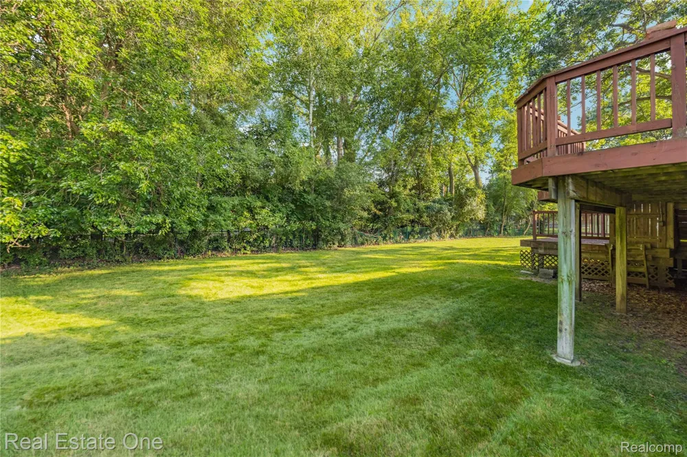 6159 Bay Court Waterford Charter Township, MI 48327