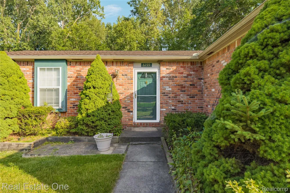 6159 Bay Court Waterford Charter Township, MI 48327