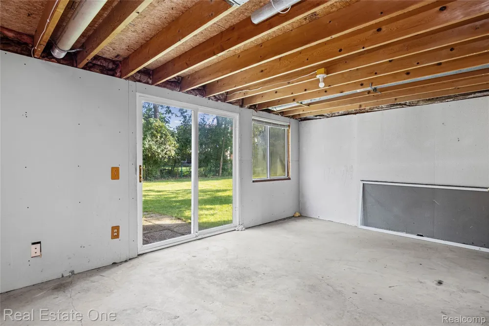 6159 Bay Court Waterford Charter Township, MI 48327