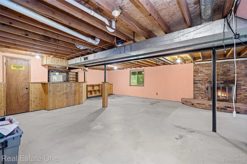 6159 Bay Court Waterford Charter Township, MI 48327
