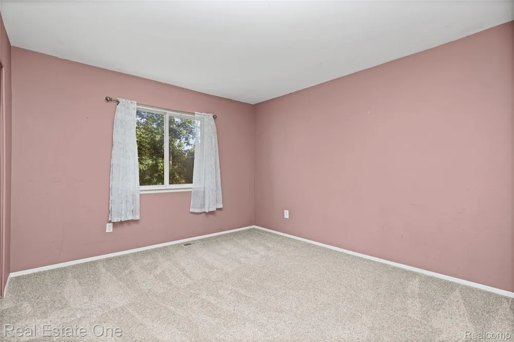 6159 Bay Court Waterford Charter Township, MI 48327