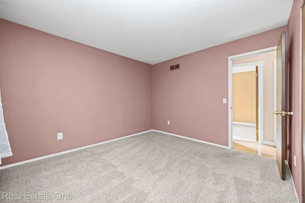 6159 Bay Court Waterford Charter Township, MI 48327
