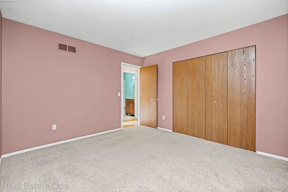 6159 Bay Court Waterford Charter Township, MI 48327